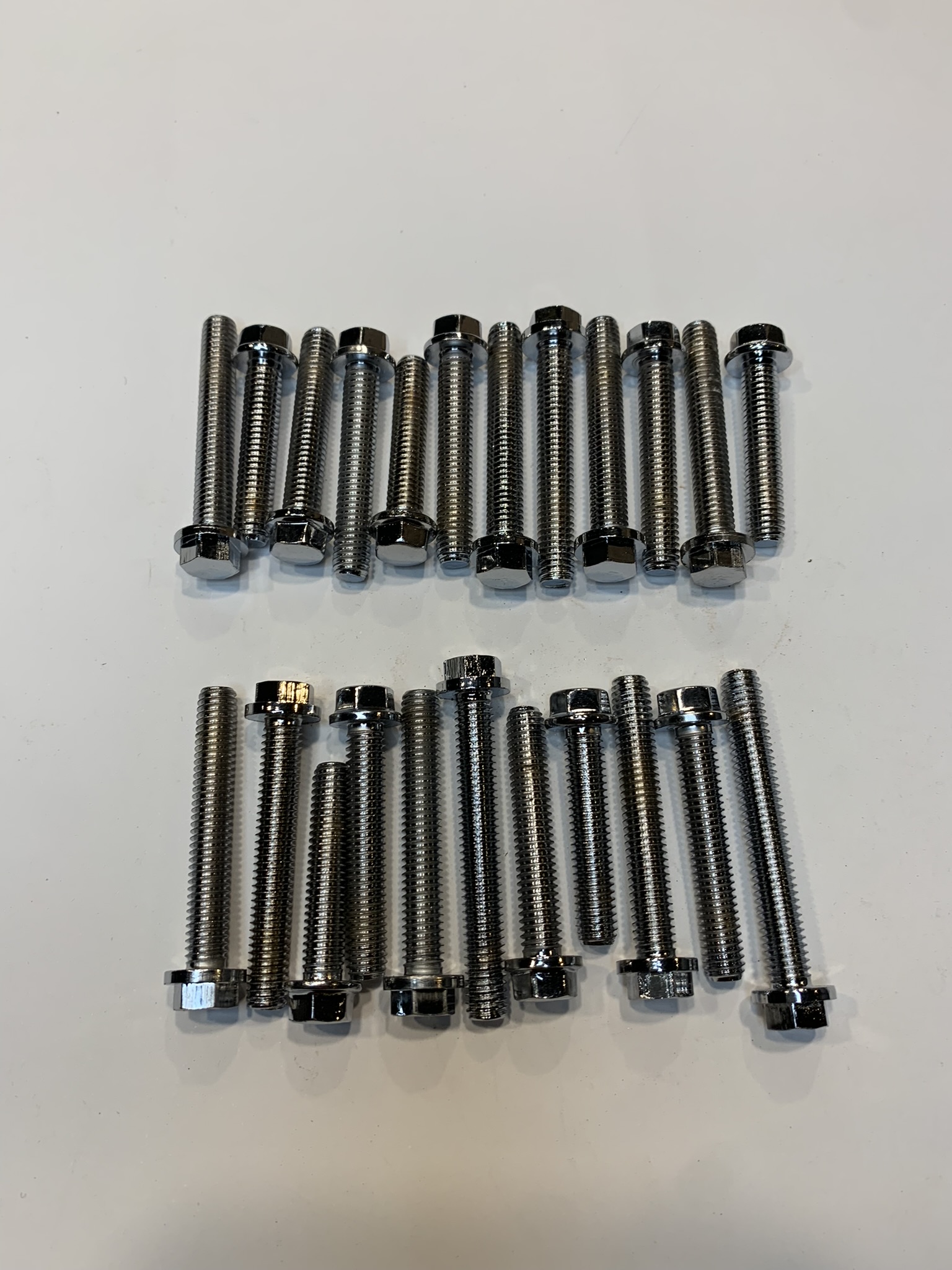 KIT PARAFUSO TAMPA MOTOR TITAN 125 ES 00/04 23 PEÇAS CROMADO